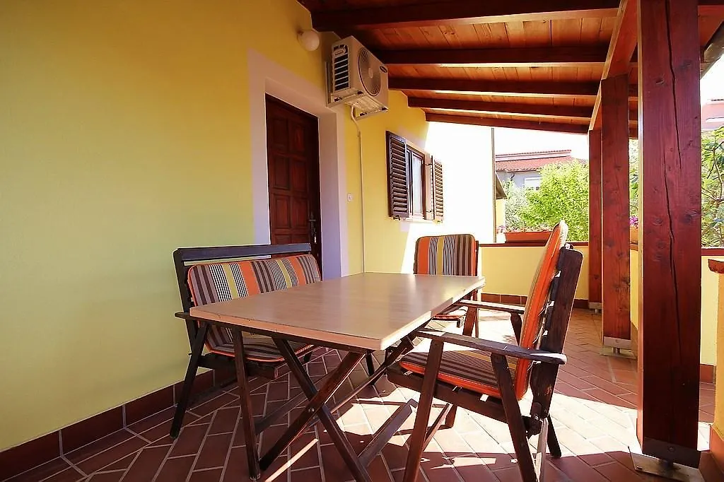 Apartment Robi Pomer Croatia