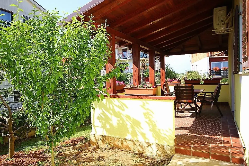 Apartment Robi Pomer Croatia