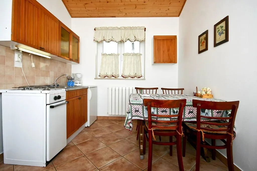 Apartment Robi Pomer Croatia